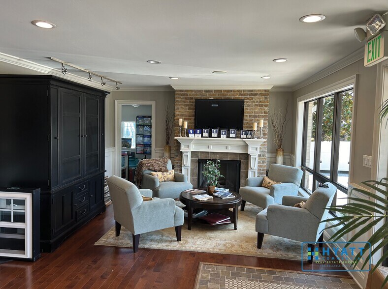 More Photos Of 8185 Ritchie Hwy, Pasadena Office For Sale