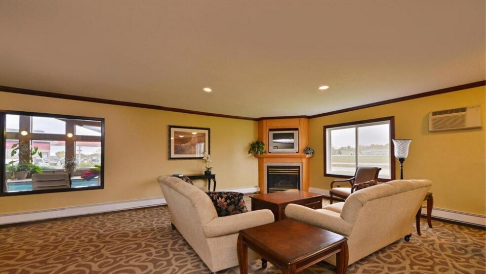 More Photos Of 340 County Road 21 S, Glenwood Hotel For Sale