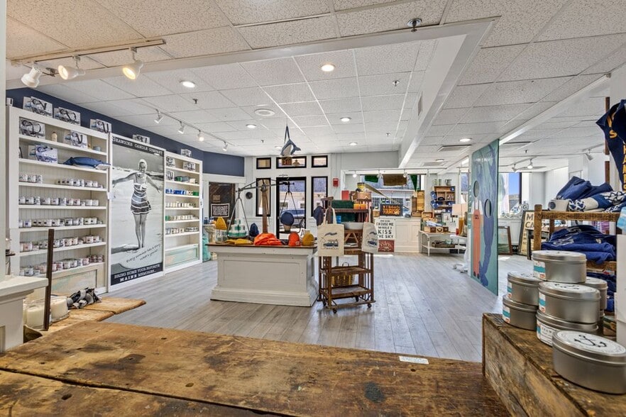 More Photos Of 4 Townsend Ave, Boothbay Harbor Freestanding For Sale