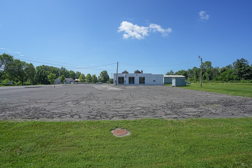 More Photos Of 1955 N Main St, Sheffield Auto Repair For Sale