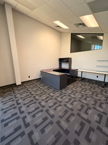 More Photos Of 201 S Hallock Dr, Santa Paula Manufacturing For Lease