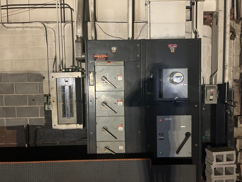 More Photos Of 17236 Mount Elliott St, Hamtramck Industrial For Sale