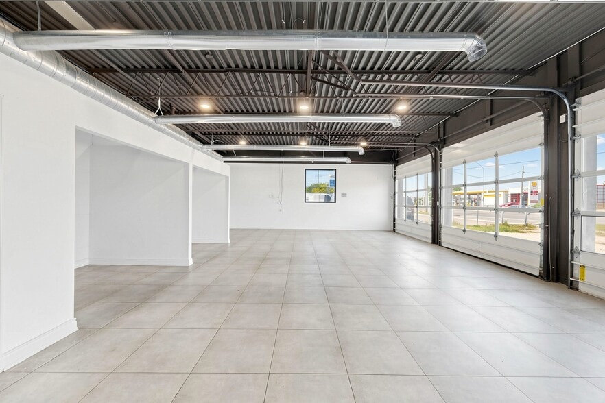 More Photos Of 1502 Speers Rd, Oakville Auto Repair For Sale