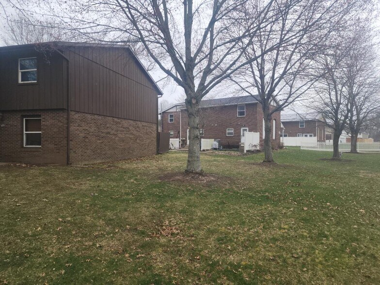 More Photos Of 744 Kingwood Dr NE, Bolivar Apartments For Sale