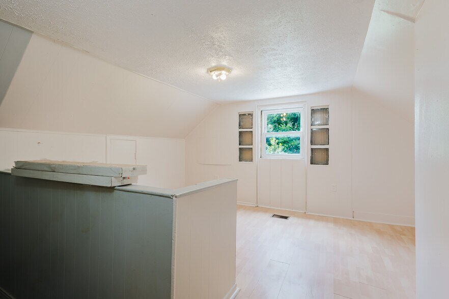 More Photos Of , Lexington Specialty For Sale