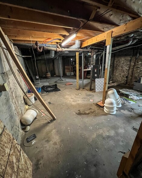 More Photos Of 9 Pennsylvania Ave, Rochester Freestanding For Sale