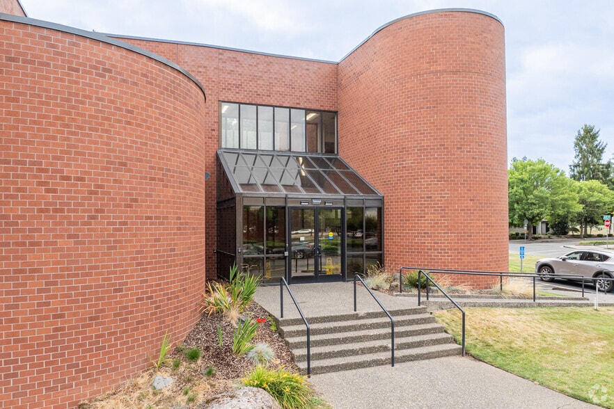 More Photos Of 501 NE Hood Ave, Gresham Office For Lease