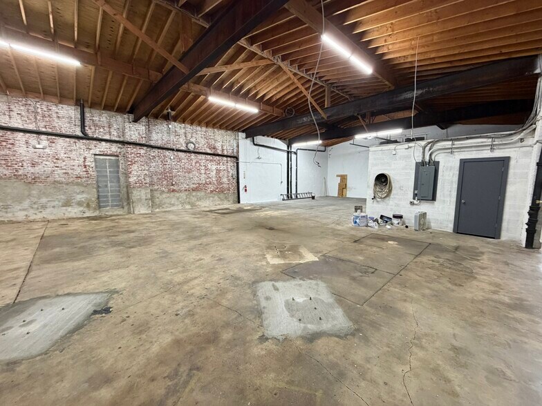 More Photos Of 4547-4549 E Thompson St, Philadelphia General Retail For Lease