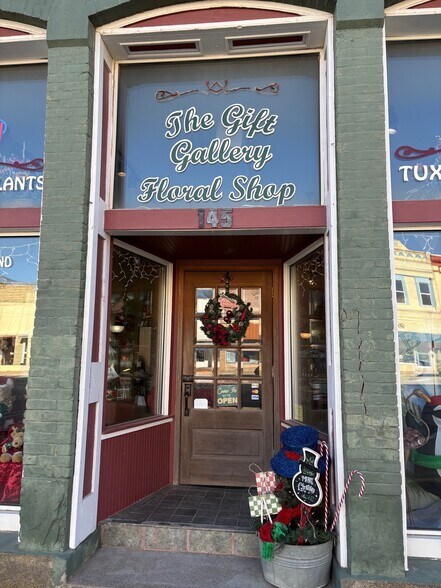 Primary Photo Of 145 E Main St, Sedan General Retail For Sale