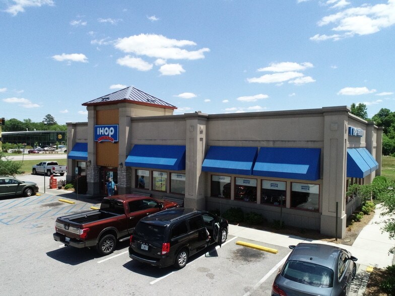 More Photos Of 2567 North Rd, Orangeburg Restaurant For Lease