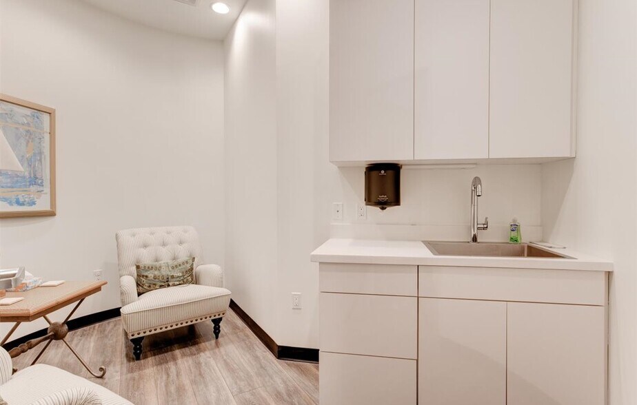 More Photos Of 9545 N Beach St, Fort Worth Medical For Lease