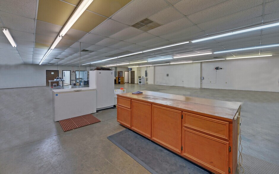 More Photos Of 250 E Currahee St, Toccoa Warehouse For Sale