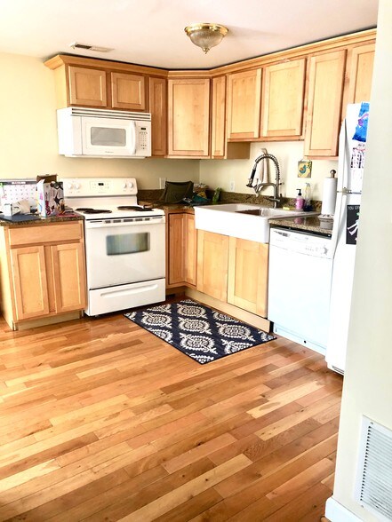 More Photos Of 5011 Roland Ave, Baltimore Apartments For Sale