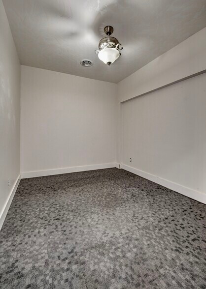 More Photos Of 7500 OH-515, Millersburg Flex For Lease