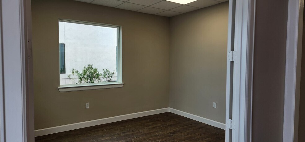 Primary Photo Of 11960 Broadway St, Pearland Storefront For Lease