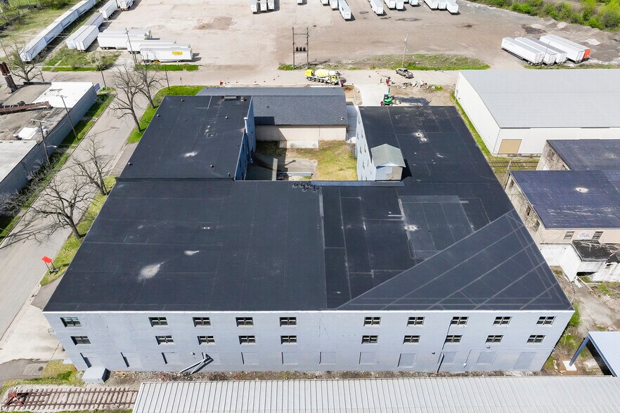 More Photos Of 1811 Factory St, Kalamazoo Manufacturing For Sale
