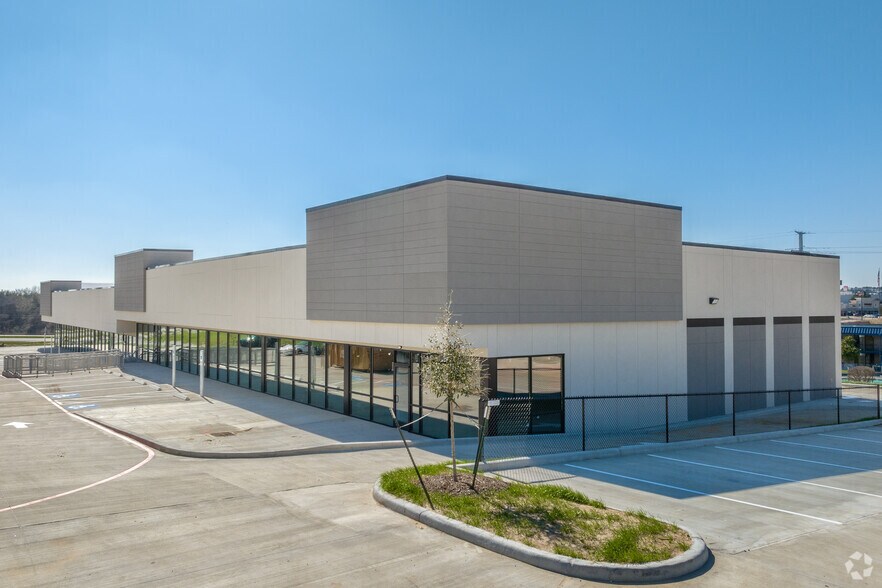 More Photos Of 2600 Becker Dr, Brenham Storefront Retail Office For Lease