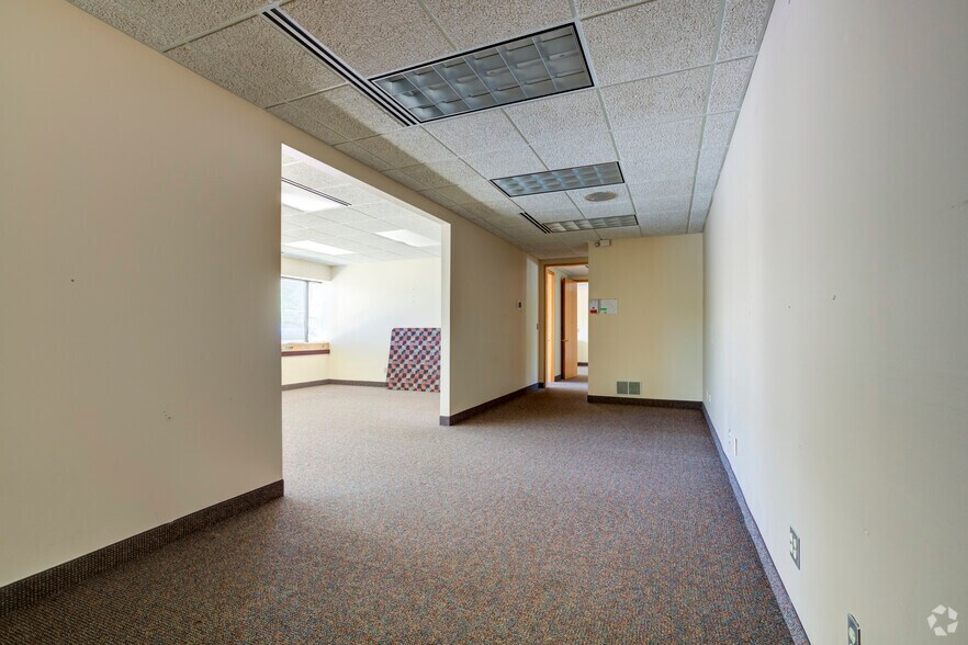 More Photos Of 2370 S Linden Rd, Flint Office For Lease