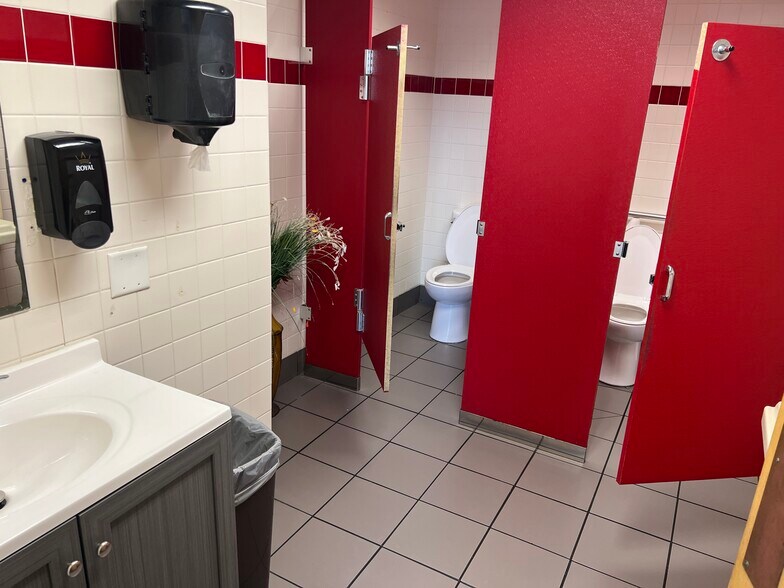 More Photos Of 1020 W Buchanan St, California Fast Food For Sale