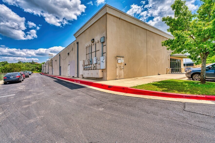 More Photos Of 121 Bulverde Crossing Rd, Bulverde Unknown For Lease