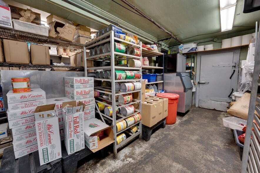 More Photos Of 3011 Pine Ave, Niagara Falls Restaurant For Sale