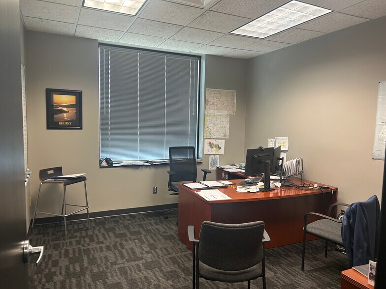 More Photos Of 2600 W 49th St, Sioux Falls Office For Lease