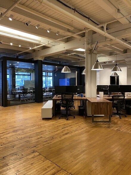 More Photos Of 208 S Jefferson St, Chicago Loft Creative Space For Lease