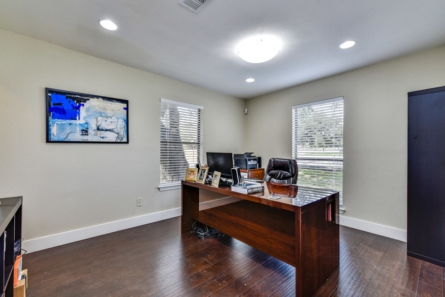 More Photos Of 2111 W Slaughter Ln, Austin Office For Lease