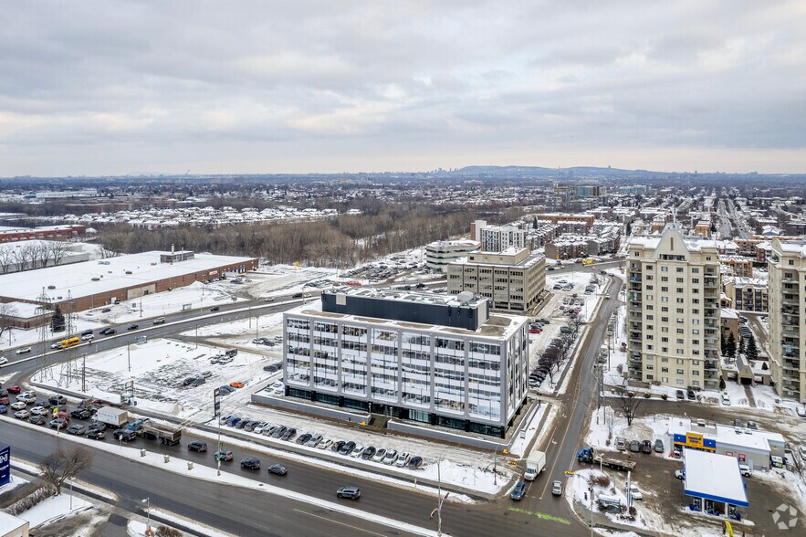 More Photos Of 1200 Boul Saint-Martin O, Laval Office Residential For Lease