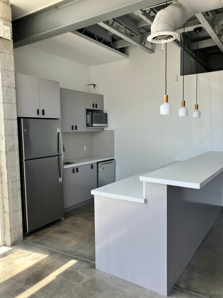 More Photos Of 4052-4058 Del Rey Ave, Marina del Rey Loft Creative Space For Lease