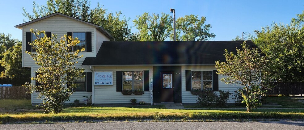 Primary Photo Of 939 E Main St, Warsaw Freestanding For Sale