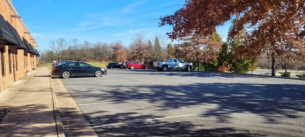 More Photos Of 161 Prosperity Dr, Winchester Showroom For Lease