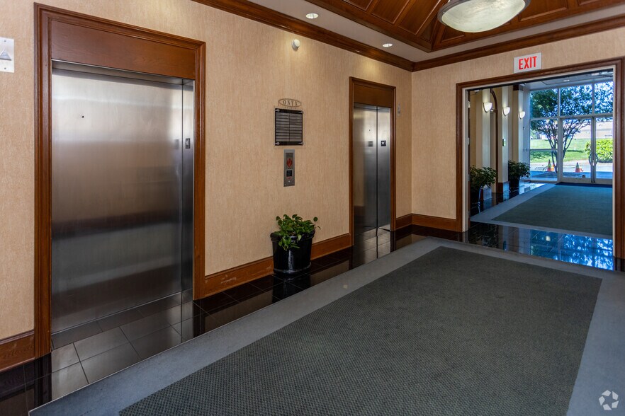 More Photos Of 8351 E Walker Springs Ln, Knoxville Unknown For Lease