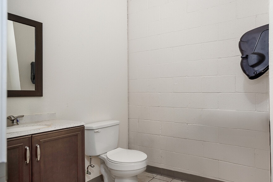 More Photos Of 4700-4750 Fm-2920, Spring Unknown For Lease