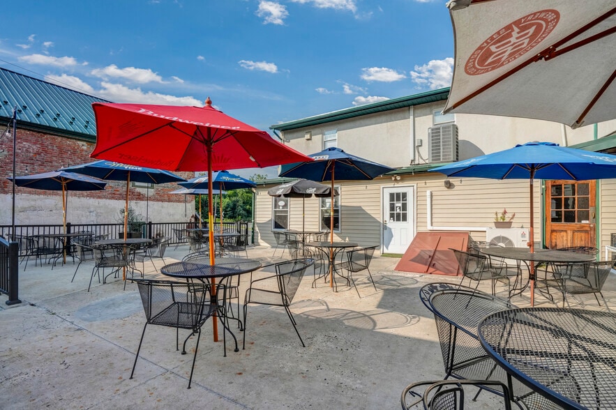 More Photos Of 36 Railroad St, Linfield Restaurant For Sale