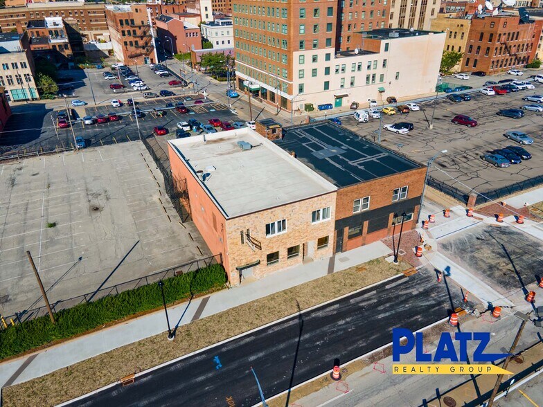 More Photos Of 208 W Front St, Youngstown Bar For Lease