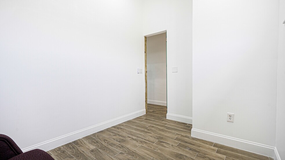 More Photos Of 5235 Ramsey Way, Fort Myers Office For Sale