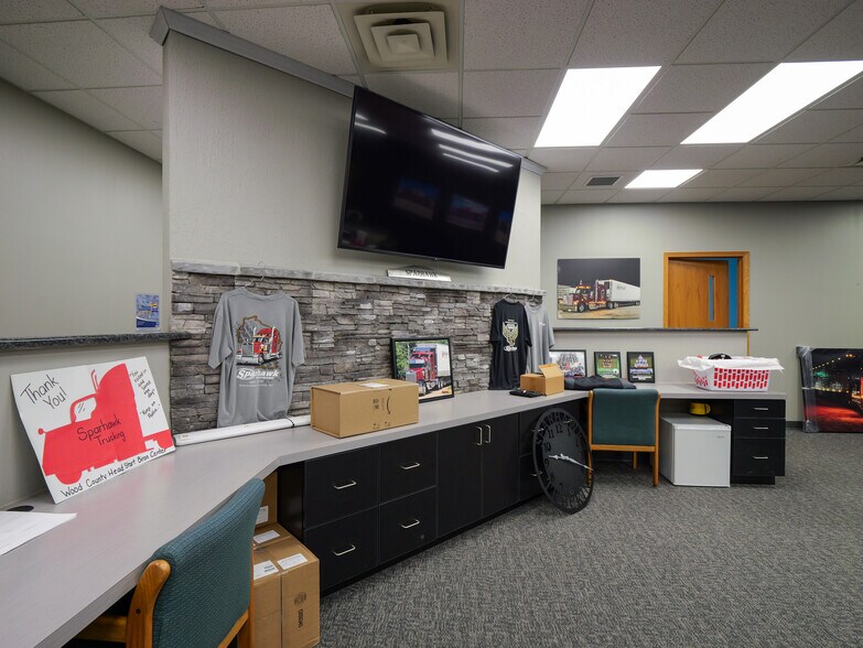 More Photos Of 2321 W Grand Ave, Wisconsin Rapids Office For Sale