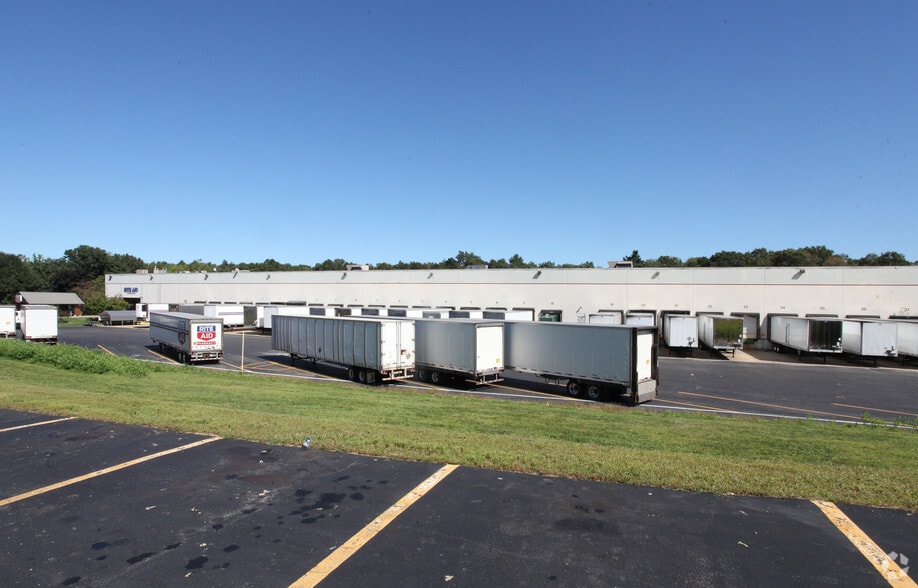 More Photos Of 30 Forbes Rd, Dayville Distribution For Lease