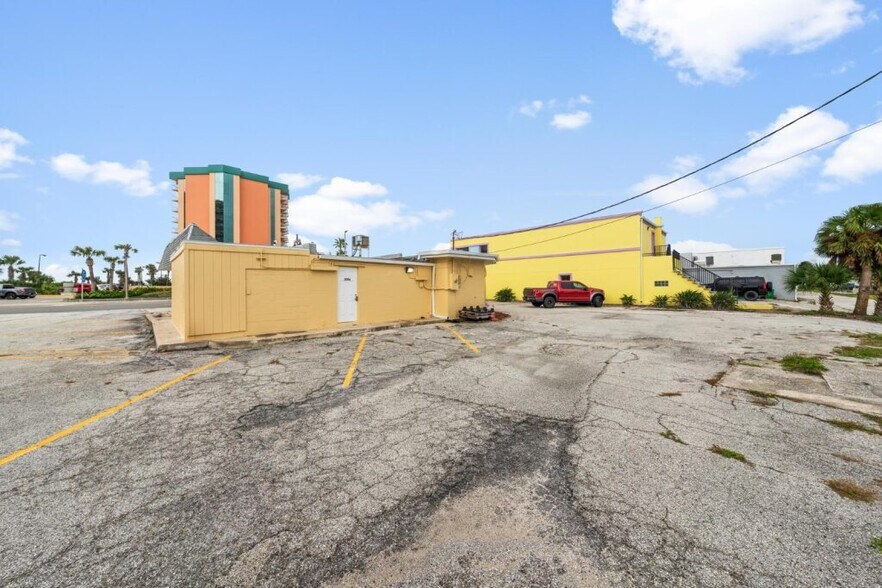 More Photos Of 2006 S Atlantic Ave, Daytona Beach Shores Freestanding For Lease