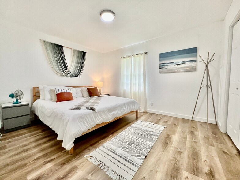 More Photos Of 902 E Highway St, Fredericksburg Specialty For Sale