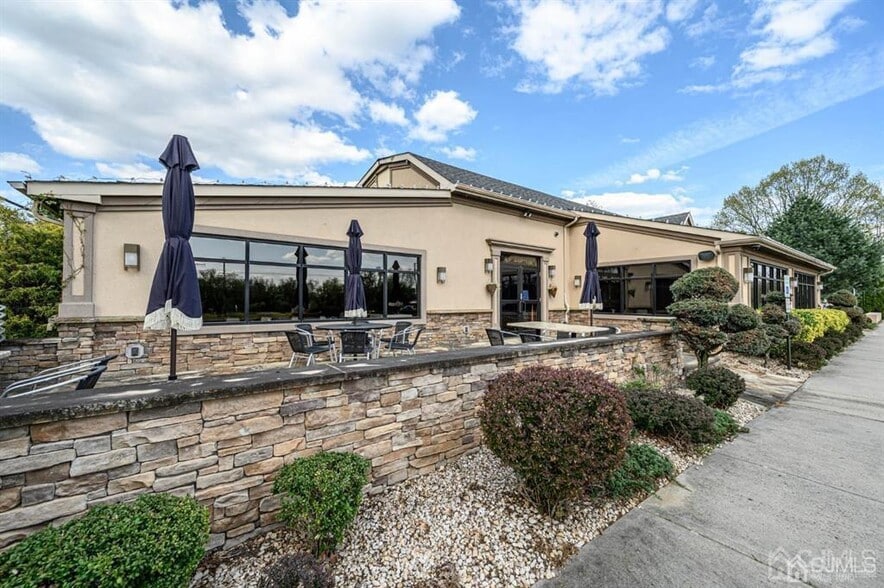 Primary Photo Of 522 Rt-33, Englishtown Restaurant For Lease