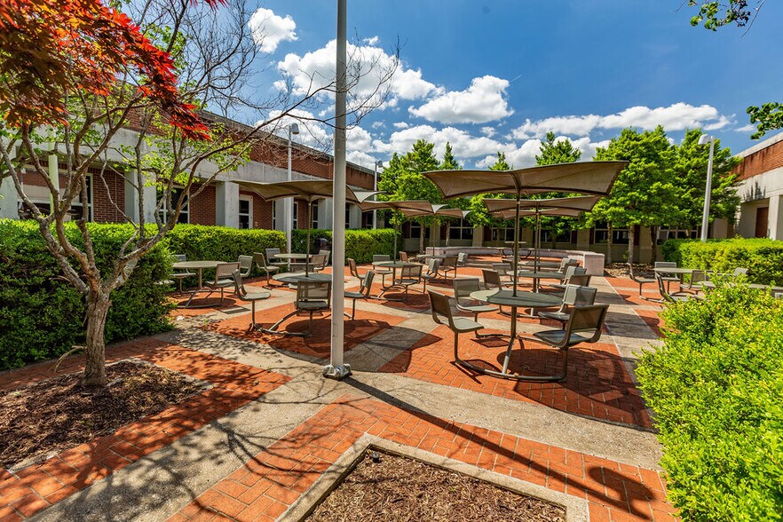 More Photos Of 2500 N Memorial Blvd, Murfreesboro Office For Sale