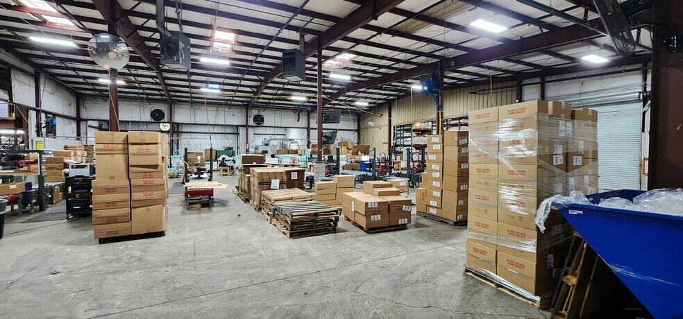 More Photos Of 318 Bell Park Dr, Woodstock Distribution For Lease