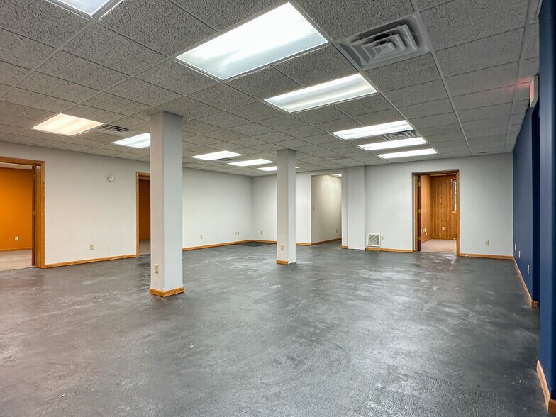 More Photos Of 233 S 8th St, Medford Office For Sale