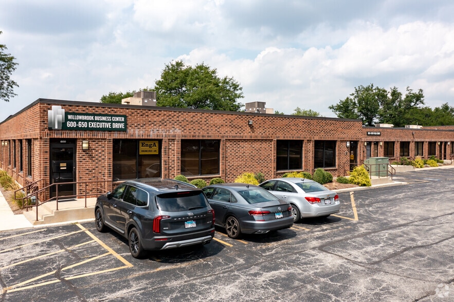 Primary Photo Of 600-650 Executive Dr, Willowbrook Office For Lease