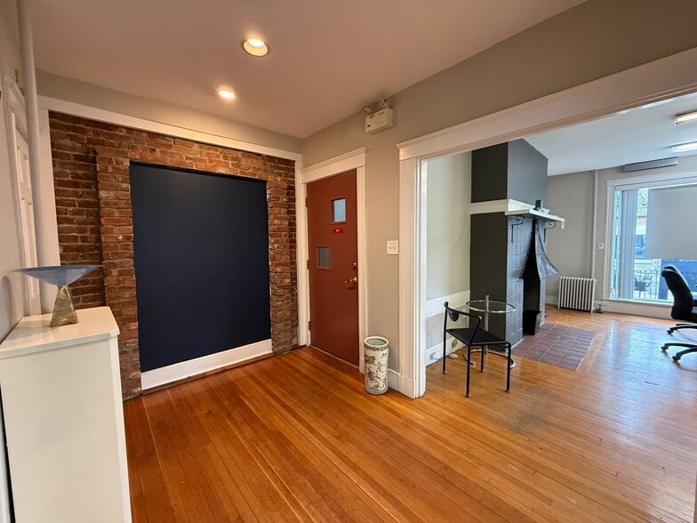 More Photos Of 1675-1679 Massachusetts Ave, Cambridge Office For Lease