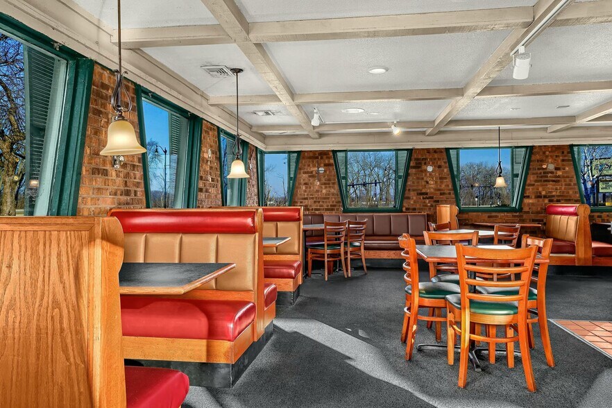 More Photos Of 2212 Rose St, La Crosse Restaurant For Sale