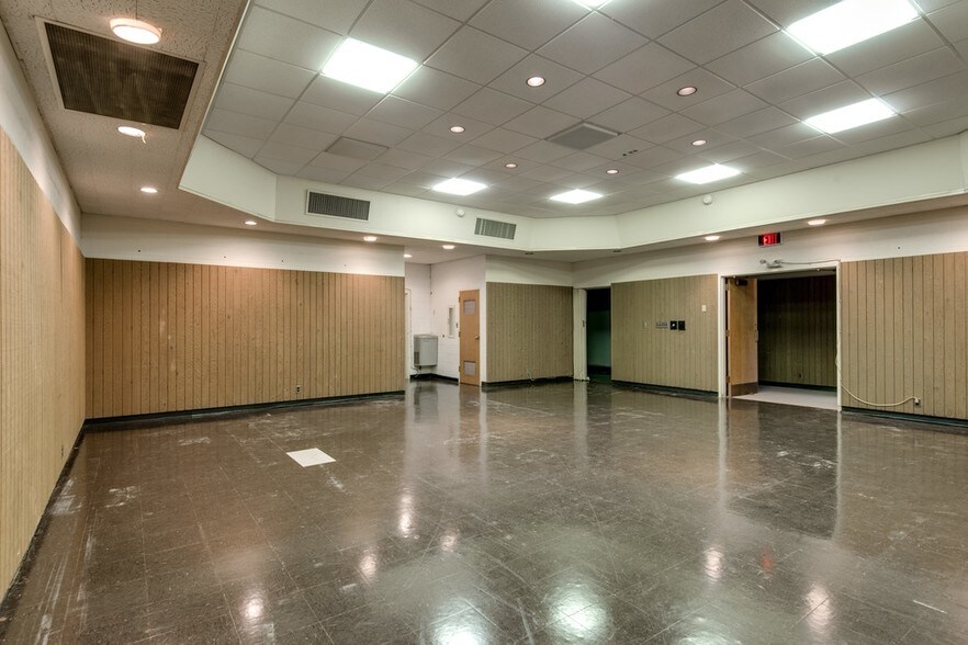 More Photos Of 305 E Hunt St, Dickson Office For Sale