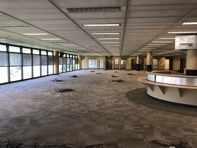 More Photos Of 101 Yorkshire Blvd, Lexington Office For Lease